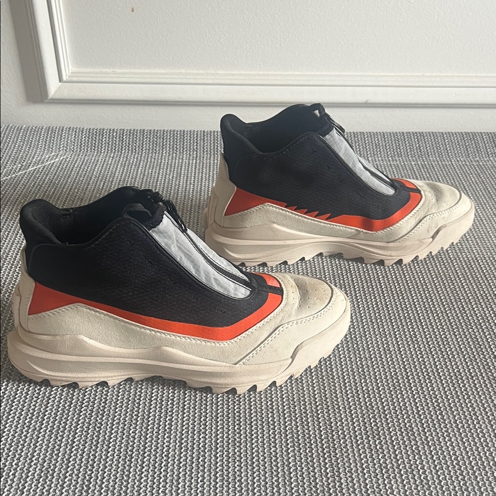 🎉Good Condition SOREL Black and Orange Women's high top sneakers size 8.5 - Picture 2 of 9